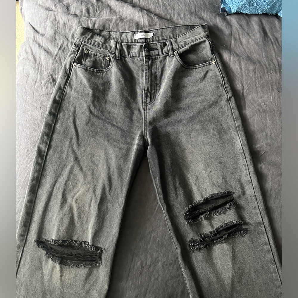 Adika Ripped Jeans